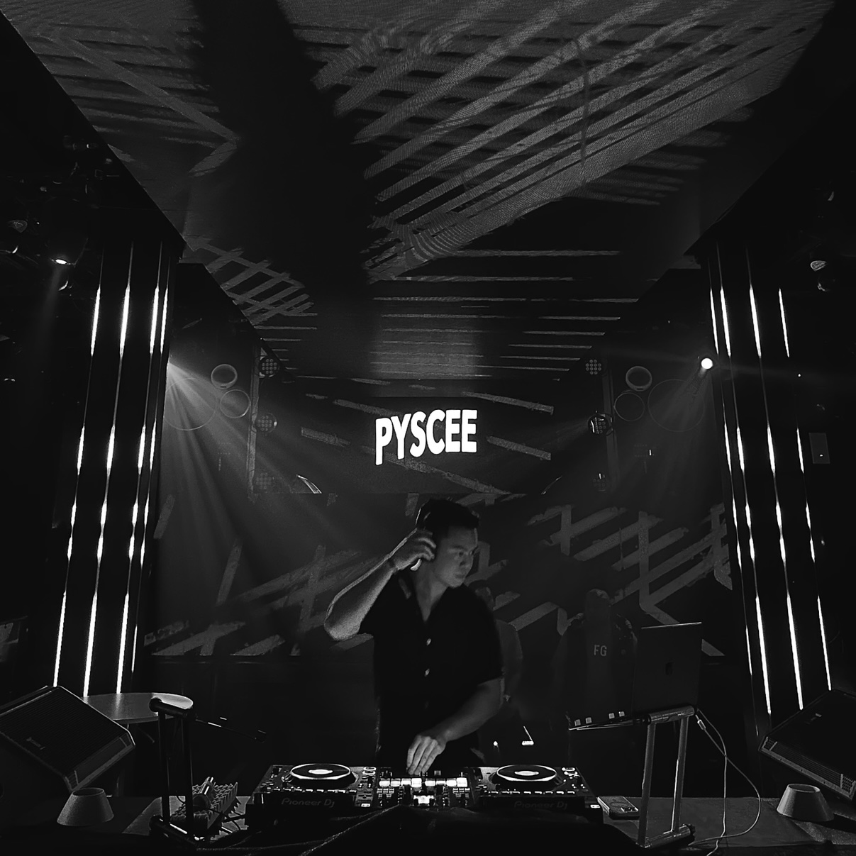 PYSCEE